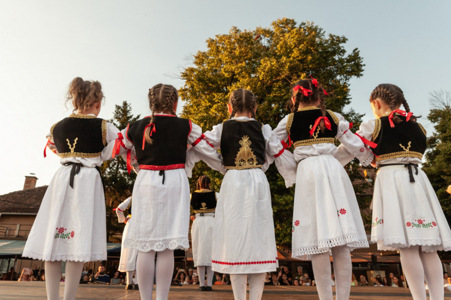 Ovo su TRADICIONALNA srpska imena koja prkose vremenu: Jedno nosi SNAŽNO značenje