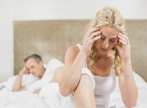 5 znakova da se MUŽ emocionalno POVUKAO: Stručnjaci otkrivaju ponašanja koja ukazuju na kraj bliskosti u braku
