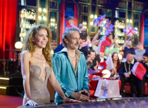 Viktorija Svarovski ukrala šou na Evroviziji: Naslednica čuvene imperije zablistala u kristalnoj haljini, a onda je usledilo pravo iznenađenje (FOTO)