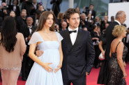 Barbara Palvin pokazala trudnički stomak na Kanskom festivalu: Bajkovita haljina i trenutak koji je osvojio svet (FOTO)