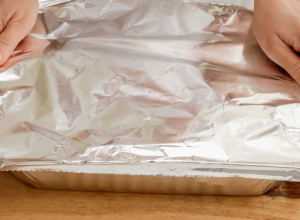 Aluminijumska FOLIJA može biti opasna: Ove namirnice nikako ne uvijajte u nju!
