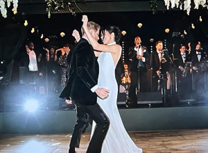 Megan otvorila porodični album: NEVIĐENE FOTOGRAFIJE sa venčanja sa princem Harijem raznežile svet povodom 8. godišnjice braka (FOTO)