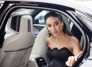 TAMARA KALINIĆ ODUŠEVILA KAN: Naša influenserka u skupocenom izdanju, a svi gledaju u OVAJ detalj (FOTO)