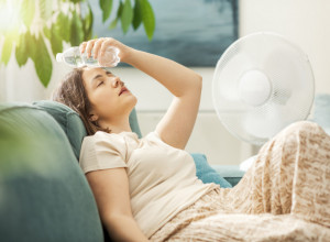 Voda nije jedini SPAS od VRUĆINE: Stručnjaci otkrivaju šta je bolje za hidrataciju tokom leta