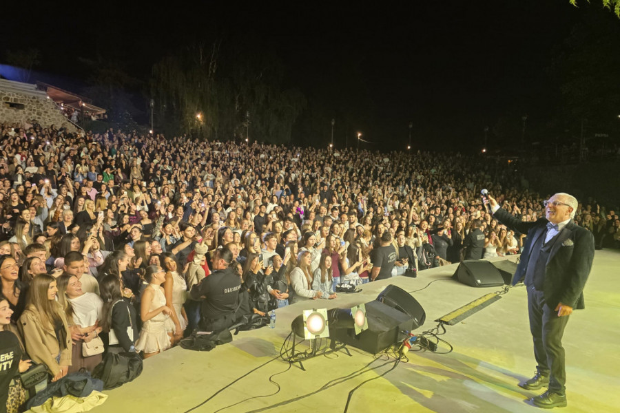 Pop zvezda ŽELJKO SAMARDŽIĆ Nišlijama priredio SPEKTAKL ZA PAMĆENJE: Letnja pozornica u Nišu gorela od uzavrele atmosfere! (FOTO, VIDEO)