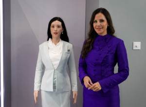 TAMARA VUČIĆ u Pekingu pokazala kako izgleda spoj elegancije i moći: Upečatljiv ljubičasti komplet privukao svu pažnju (FOTO)