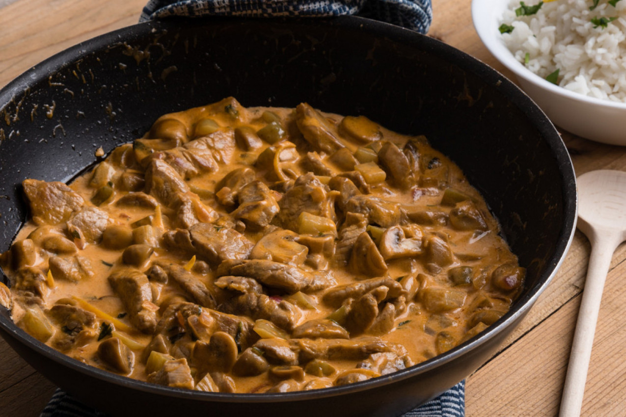 RUSKI KLASIK NA TANJIRU: Ovako se pravi originalni Beef Stroganoff - prava gozba za 30 minuta
