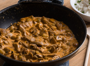 RUSKI KLASIK NA TANJIRU: Ovako se pravi originalni Beef Stroganoff - prava gozba za 30 minuta