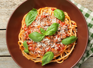 Pasta bolonjez: Klasičan italijanski ručak sa bogatim sosom koji vole sve generacije!