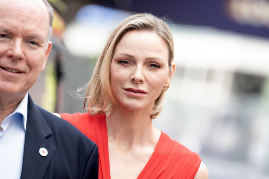 Princeza Šarlin u crvenoj haljini zasenila Monako: Izdanje koje se ne nosi slučajno svi komentarišu (FOTO)
