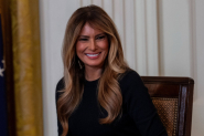 Melanija Tramp u crnom izdanju koje se pamti: Na rođendanu Donalda Trampa pojavila se kao prava MODNA SILA