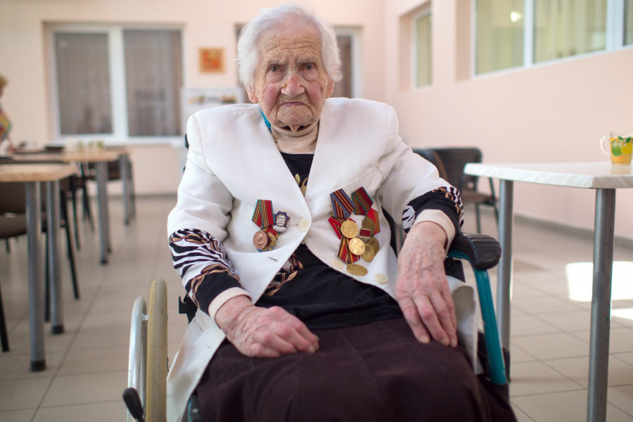 102. ROĐENDAN ZA PAMĆENJE: Baka Vera hranila žirafe u safari parku i ostvarila želju koju je čekala čitav život (FOTO)