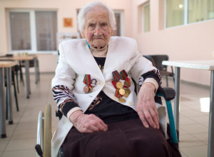 102. ROĐENDAN ZA PAMĆENJE: Baka Vera hranila žirafe u safari parku i ostvarila želju koju je čekala čitav život (FOTO)