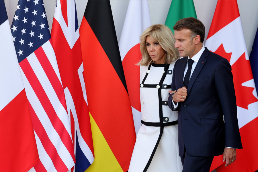 Francuska elegancija: Emanuel i Brižit Makron dočekali lidere G7 na radnoj večeri u Evijan le Benu