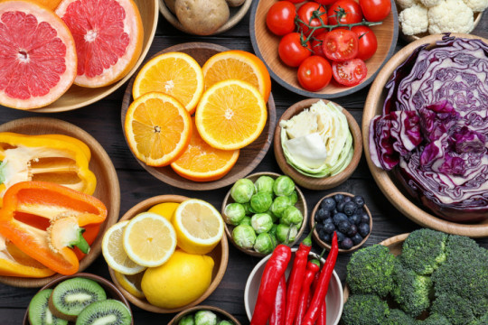 VITAMIN C nije važan samo za imunitet: Novo istraživanje ga povezuje i sa ZDRAVLJEM MOZGA!
