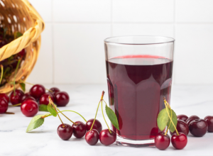 Šta se dešava kada popijete sok od višanja pre spavanja? Evo kako to utiče na vaš san