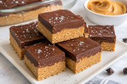 Dvoslojna čokoladna TORTA gotova za 5 minuta: Bez rerne i bez muke - desert koji svi prave ovog leta (RECEPT)