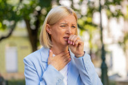 Grlo boli, temperatura raste, a gutanje postaje sve teže: OVE SIMPTOME leti ne smete ignorisati!
