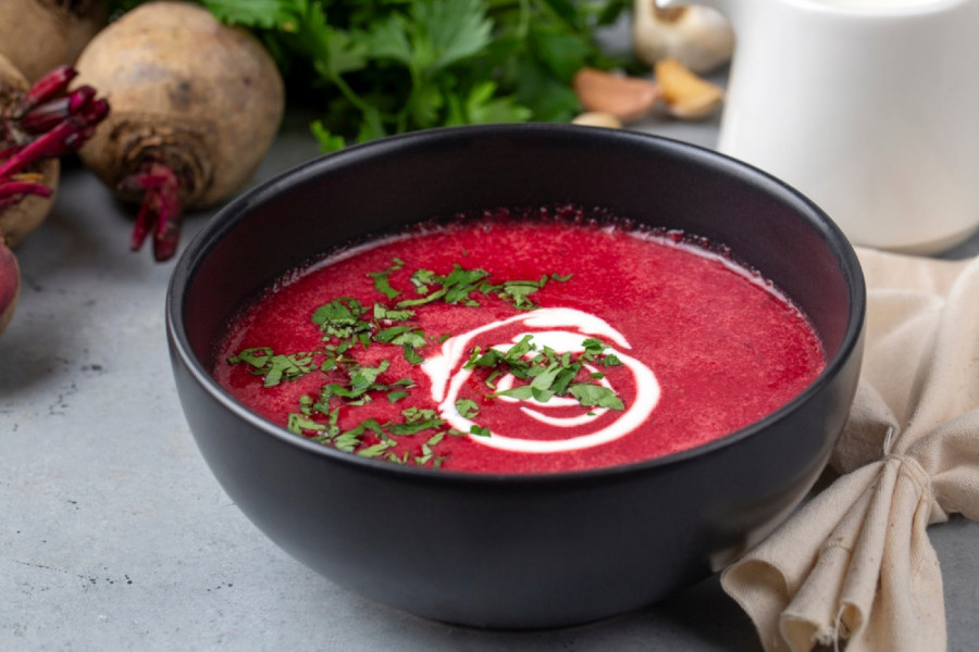 KREM-ČORBA OD CVEKLE KOJA OSVAJA NA PRVI ZALOGAJ: Recept koji svi traže - zdrava, kremasta i gotova za 30 minuta!