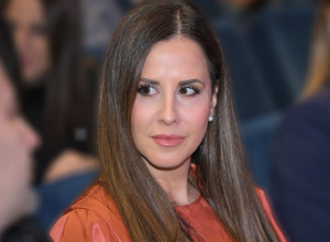 Tamara Vučić u polju suncokreta pokazala izdanje u kakvom je retko viđamo: Lepršavo, nežno i potpuno drugačije (FOTO)