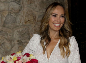 Marijana Mateus zablistala na Vimbldonu: Plavo-bela haljina kao stvorena za LONDON, ali PRESKUPA TORBA DOMINIRA (FOTO)