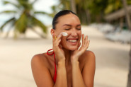 Većina ljudi POGREŠNO nanosi SPF: Dermatolog otkrio pravilo "dva prsta" koje može da sačuva kožu od oštećenja
