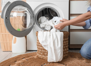 Koliko često treba prati posteljinu LETI? Većina ljudi pravi istu GREŠKU, a bakterije i alergeni se gomilaju u krevetu