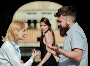 ZBOG UDATE LJUBAVNICE IZGUBIO GLAVU, A KOD KUĆE GA ČEKA VERNA DEVOJKA: Njegova dilema zgrozila mnoge!