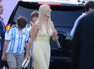 Ivanka Tramp u haljini najmodernije boje leta UKRALA ŠOU na finalu Svetskog prvenstva: Vitka figura u prvom planu, svi gledaju njen stajling (GALERIJA)