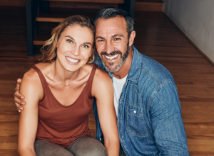 Žene često IGNORIŠU ovih 5 znakova da ih partner zaista ceni