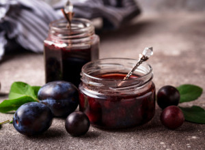 Domaće SLATKO OD ŠLJIVA kao iz bakine kuhinje: Ovaj STARINSKI recept čuva plodove cele, a sirup je savršeno gust