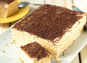 Bez pečenja, bez muke, a preukusan: Ovaj kolač od keksa i pudinga osvaja na prvi zalogaj