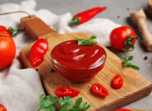 DOMAĆI KEČAP PUN UKUSA: Gust, mirisan i bez nepotrebnih dodataka (RECEPT)