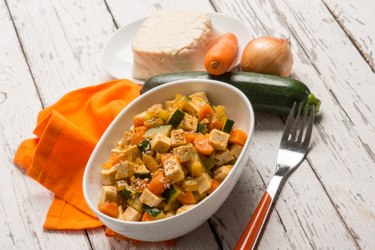 POSNI TOFU sa tikvicama i susamom: Recept za brz letnji obrok koji će vas dugo držati sitim