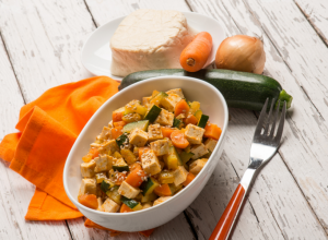 POSNI TOFU sa tikvicama i susamom: Recept za brz letnji obrok koji će vas dugo držati sitim