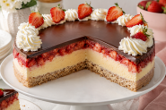 KAPRI TORTA kao iz našeg detinjstva: Kremasta, voćna i neodoljivo osvežavajuća (RECEPT)