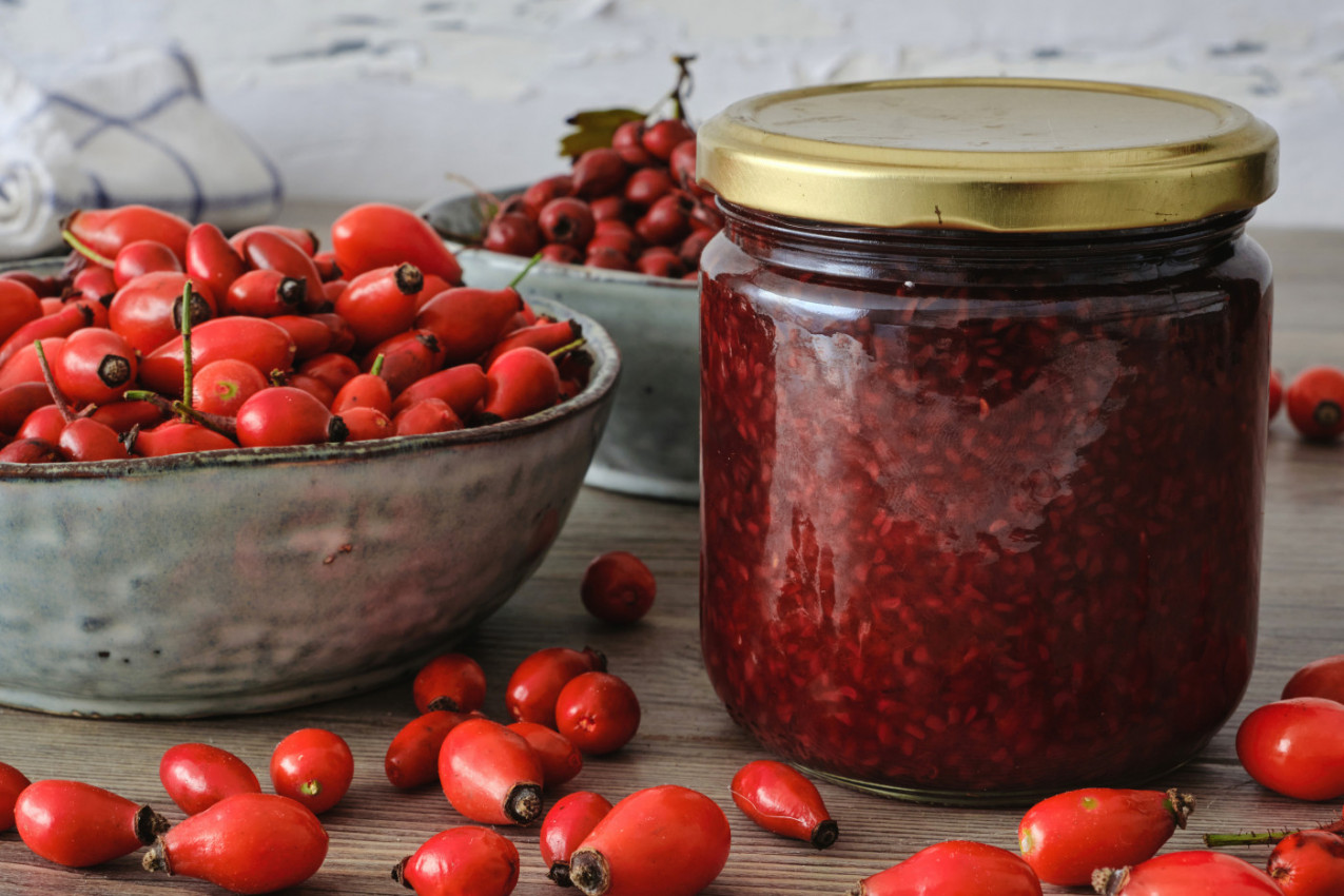 DOMAĆI DŽEM OD ŠIPKA PO TRADICIONALNOM RECEPTU: Gust, mirisan i bez tvrdih delića - uz jedan TRIK