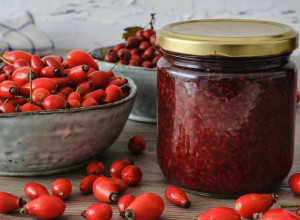 DOMAĆI DŽEM OD ŠIPKA PO TRADICIONALNOM RECEPTU: Gust, mirisan i bez tvrdih delića - uz jedan TRIK