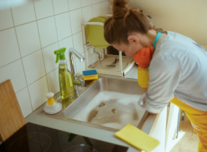 Trik koji koriste dobri majstori: Evo kako da otpušite sudoperu bez korišćenja sajle