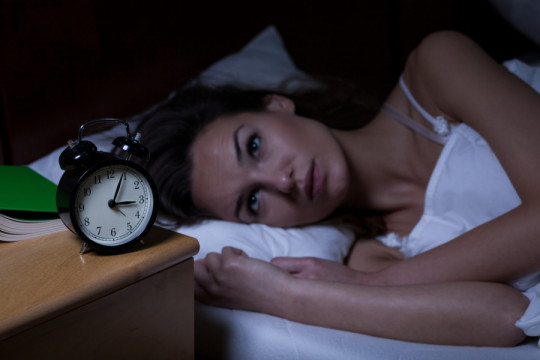 Zašto se posle 40. budite baš oko 3 ujutru? Ovaj problem može imati veze sa perimenopauzom - evo šta da radite