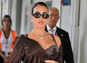 Georgina Rodrigez stigla u Veneciju i sve pršti od luksuza: Upečatljiv dekolte i stajling nisu mogli da prođu neprimećeno