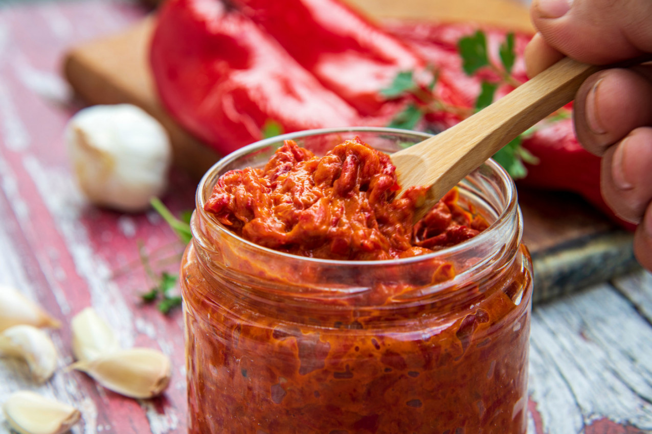 CEPKANI AJVAR: Ovako se priprema starinski specijalitet od čiste paprike - a tajna uspeha je u jednom koraku