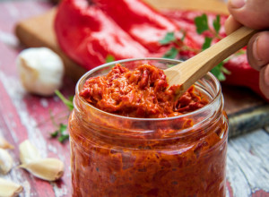 CEPKANI AJVAR: Ovako se priprema starinski specijalitet od čiste paprike - a tajna uspeha je u jednom koraku