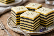 KREMASTE MAK KOCKE: Sočan kolač sa vanil kremom i belom čokoladom kojem je teško odoleti, a tako se lako pravi