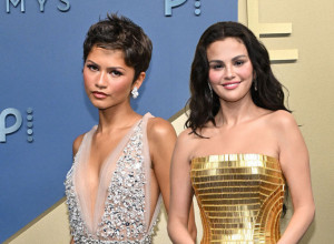 ZLATO I SREBRO DOMINIRALI NA EMIJU: Selena Gomez i Zendeja ZABLISTALE I  donele dva potpuno različita pogleda na glamur (FOTO)