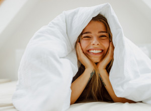 Da li je zdravije spavati BEZ donjeg veša? Lekari otkrivaju šta je bolje za INTIMNO ZDRAVLJE