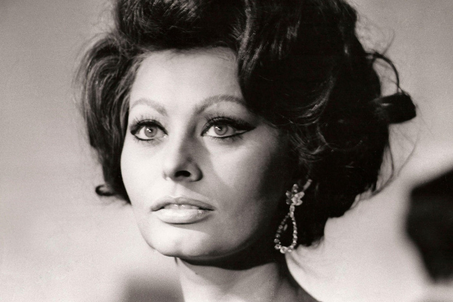 SOFIJA LOREN puni 92 godine: Holivudska diva živela je LJUBAVNU PRIČU kao iz filma - sa njim je provela više od pola veka (GALERIJA)