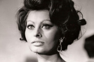 SOFIJA LOREN puni 92 godine: Holivudska diva živela je LJUBAVNU PRIČU kao iz filma - sa njim je provela više od pola veka (GALERIJA)