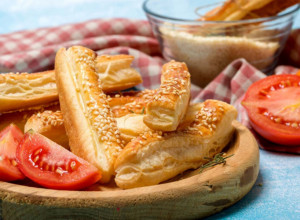 SLANI ŠTAPIĆI SA SIROM: Jednostavan RECEPT za savršeno hrskavo pecivo