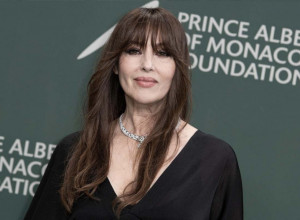 MONIKA BELUČI hipnotisala Monte Karlo lepotom: Ponovo pokazala da je za savršen stil dovoljna jednostavna haljina - a model  laska svakoj figuri